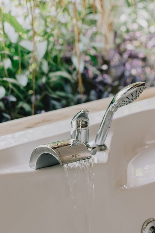 How to Create a Minimalist Bathroom Setup: A Step-by-Step Guide
